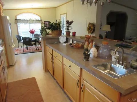3 Parkview Ct, Bath, PA 18014 photo 9