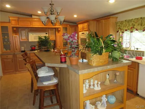 3 Parkview Ct, Bath, PA 18014 photo 5