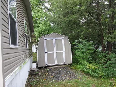 3 Parkview Ct, Bath, PA 18014 photo 4