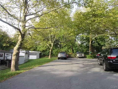 3 Parkview Ct, Bath, PA 18014 photo 3