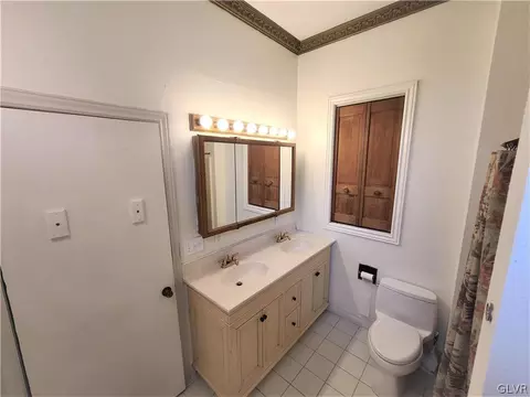 143 E Main St, Bath, PA 18014 photo 22