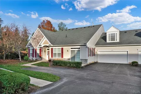 1877 Gregory Pl, Hellertown, PA 18055 photo 3