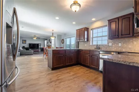 237 E Dell Rd, Bath, PA 18014 photo 18