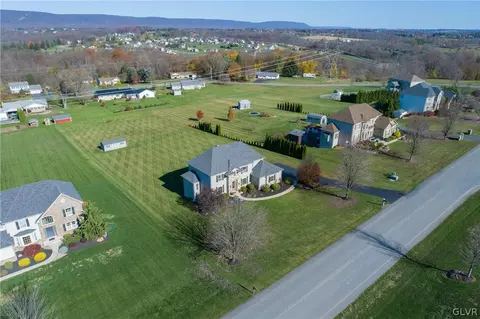 237 E Dell Rd, Bath, PA 18014 photo 3