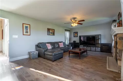 237 E Dell Rd, Bath, PA 18014 photo 12