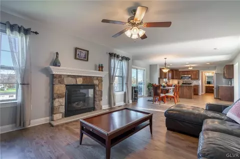 237 E Dell Rd, Bath, PA 18014 photo 13