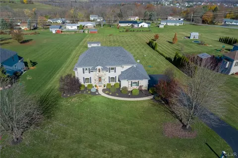 237 E Dell Rd, Bath, PA 18014 photo 2