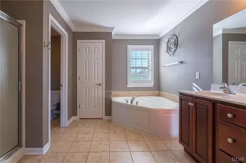 237 E Dell Rd, Bath, PA 18014 photo 28