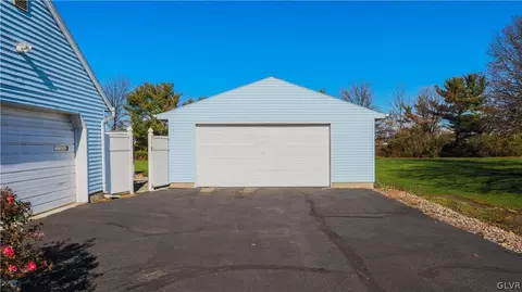 3875 Devonshire Rd, Bethlehem, PA 18020 photo 4