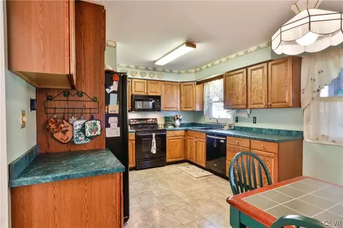 3875 Devonshire Rd, Bethlehem, PA 18020 photo 17