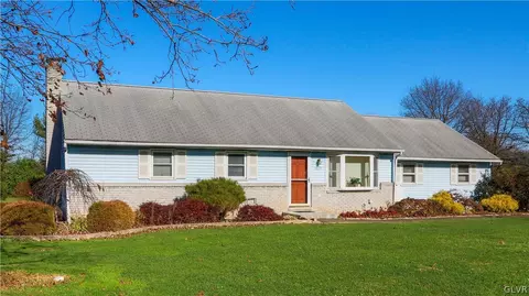 3875 Devonshire Rd, Bethlehem, PA 18020 photo 2