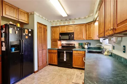 3875 Devonshire Rd, Bethlehem, PA 18020 photo 19