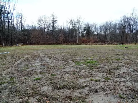 961 S Dogwood Rd, Lehigh Twp, PA 18088