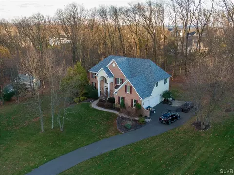 6165 Holly Ct, Coopersburg, PA 18036