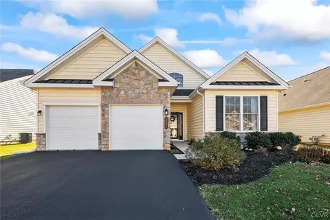 1009 Honor Dr, Bethlehem, PA 18017