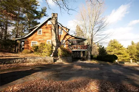 122 Squirrel Rd, Canadensis, PA 18325