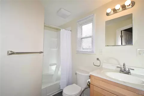 139 Main St, Hellertown, PA 18055 photo 5