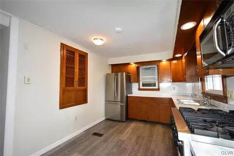 139 Main St, Hellertown, PA 18055 photo 3