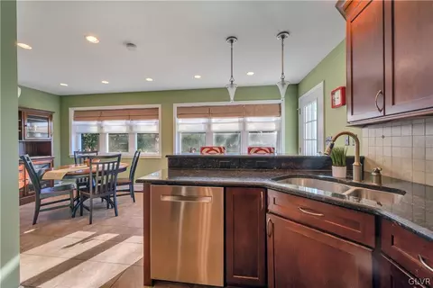 2005 Pinehurst Rd, Bethlehem, PA 18018 photo 6