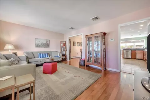 2005 Pinehurst Rd, Bethlehem, PA 18018 photo 3
