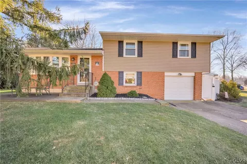 2005 Pinehurst Rd, Bethlehem, PA 18018 photo 1