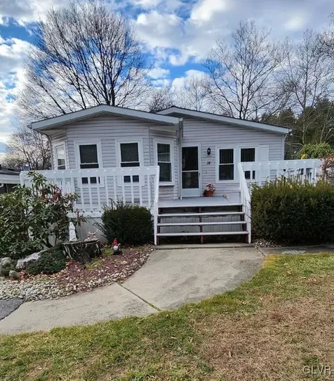 14 Sycamore Dr, Moore Twp, PA 18014 photo 1
