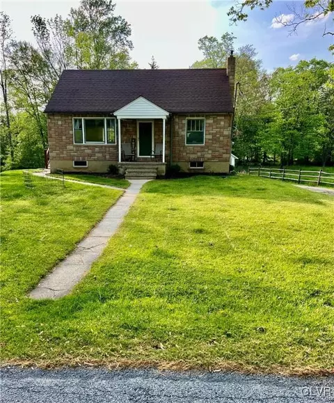 3858 Dogwood Rd, Walnutport, PA 18088