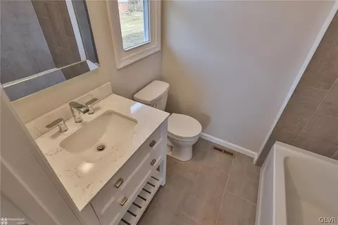 21 E Pine St, Emmaus, PA 18049 photo 33
