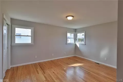 21 E Pine St, Emmaus, PA 18049 photo 28