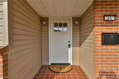 21 E Pine St, Emmaus, PA 18049 photo 2