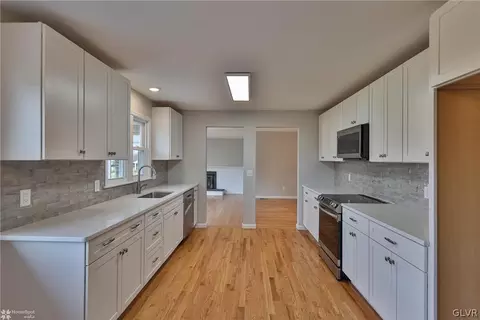 21 E Pine St, Emmaus, PA 18049 photo 19