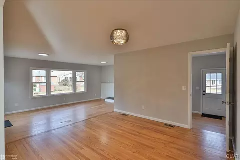21 E Pine St, Emmaus, PA 18049 photo 8