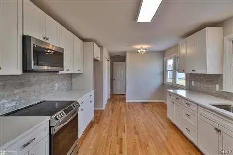 21 E Pine St, Emmaus, PA 18049 photo 18