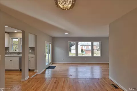 21 E Pine St, Emmaus, PA 18049 photo 9