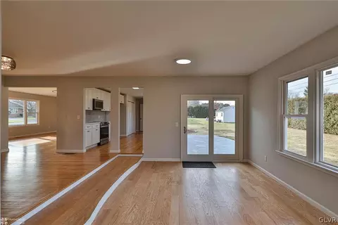 21 E Pine St, Emmaus, PA 18049 photo 14