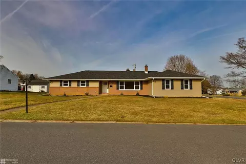 21 E Pine St, Emmaus, PA 18049 photo 1