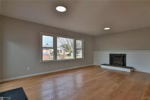 21 E Pine St, Emmaus, PA 18049 photo 11