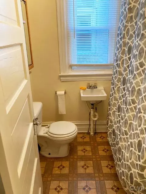 427 East Wall, Bethlehem City, PA 18018 photo 16