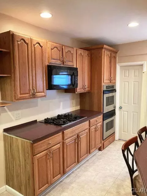 427 East Wall, Bethlehem City, PA 18018 photo 5