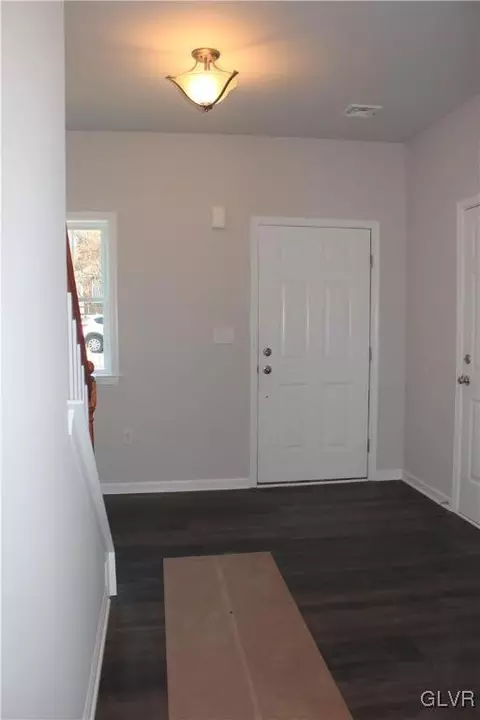 1606 Clauser St, Hellertown, PA 18055 photo 3