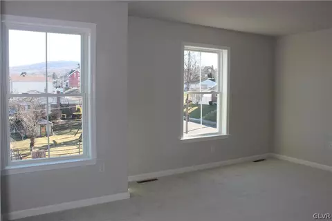 1606 Clauser St, Hellertown, PA 18055 photo 8