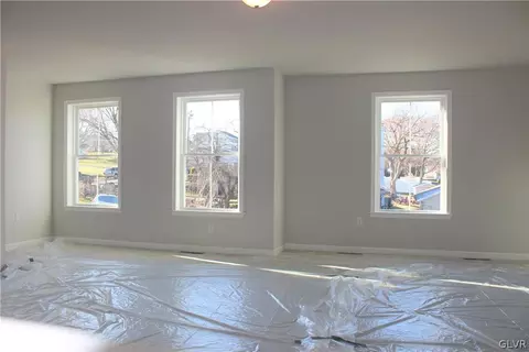 1606 Clauser St, Hellertown, PA 18055 photo 7