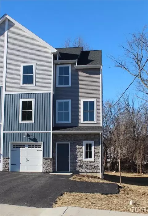 1606 Clauser St, Hellertown, PA 18055 photo 1