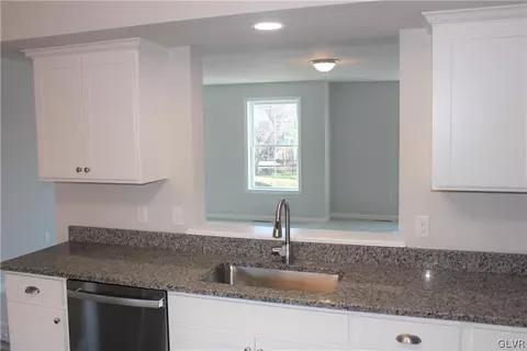 1606 Clauser St, Hellertown, PA 18055 photo 6
