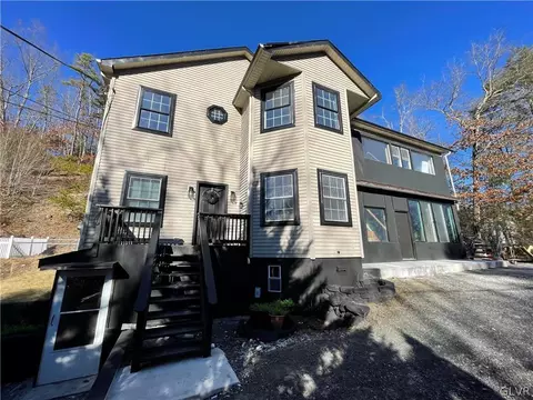 317 Lower Lakeview Dr, East Stroudsburg, PA 18302