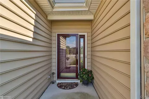 1015 Declaration Dr, Bethlehem, PA 18017 photo 3