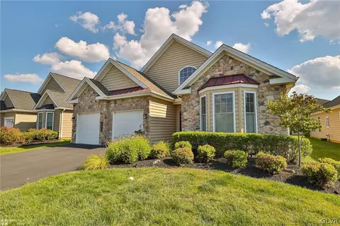 1015 Declaration Dr, Bethlehem, PA 18017 photo 1