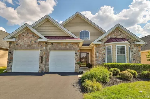 1015 Declaration Dr, Bethlehem, PA 18017 photo 2
