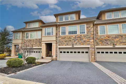 903 Greenhouse Dr, Bethlehem, PA 18017