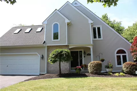 1040 Johnston Dr, Bethlehem, PA 18017